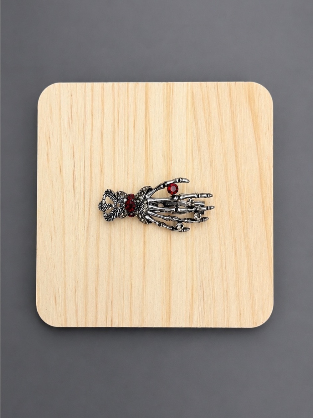 Skeleton Hand Brooch Gothic Halloween Pin Vintage Style Crystal - Picture 3 of 5